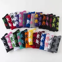 

2020 wholesale fashion popular skateboard hiphop maple weed socks man women