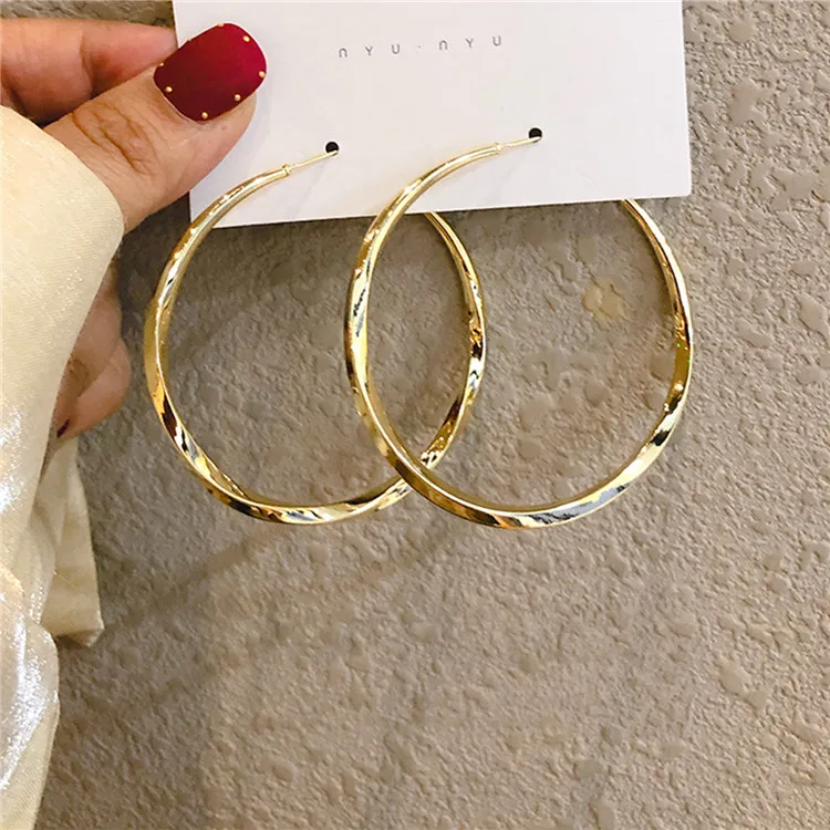 

Fashion Earrings Female S925 Silver Needle Spiral 6Cm Big Ear Hoop Earrings Personality Wild Bright Gold Twisted Earrings, Picture shows