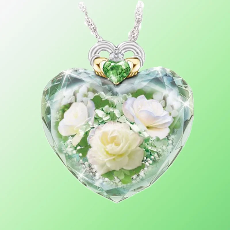 

Diamond Emerald Green Necklace Elegant Heart Shape Gem Pendant Fashion Lady Jewelry Anniversary Gift