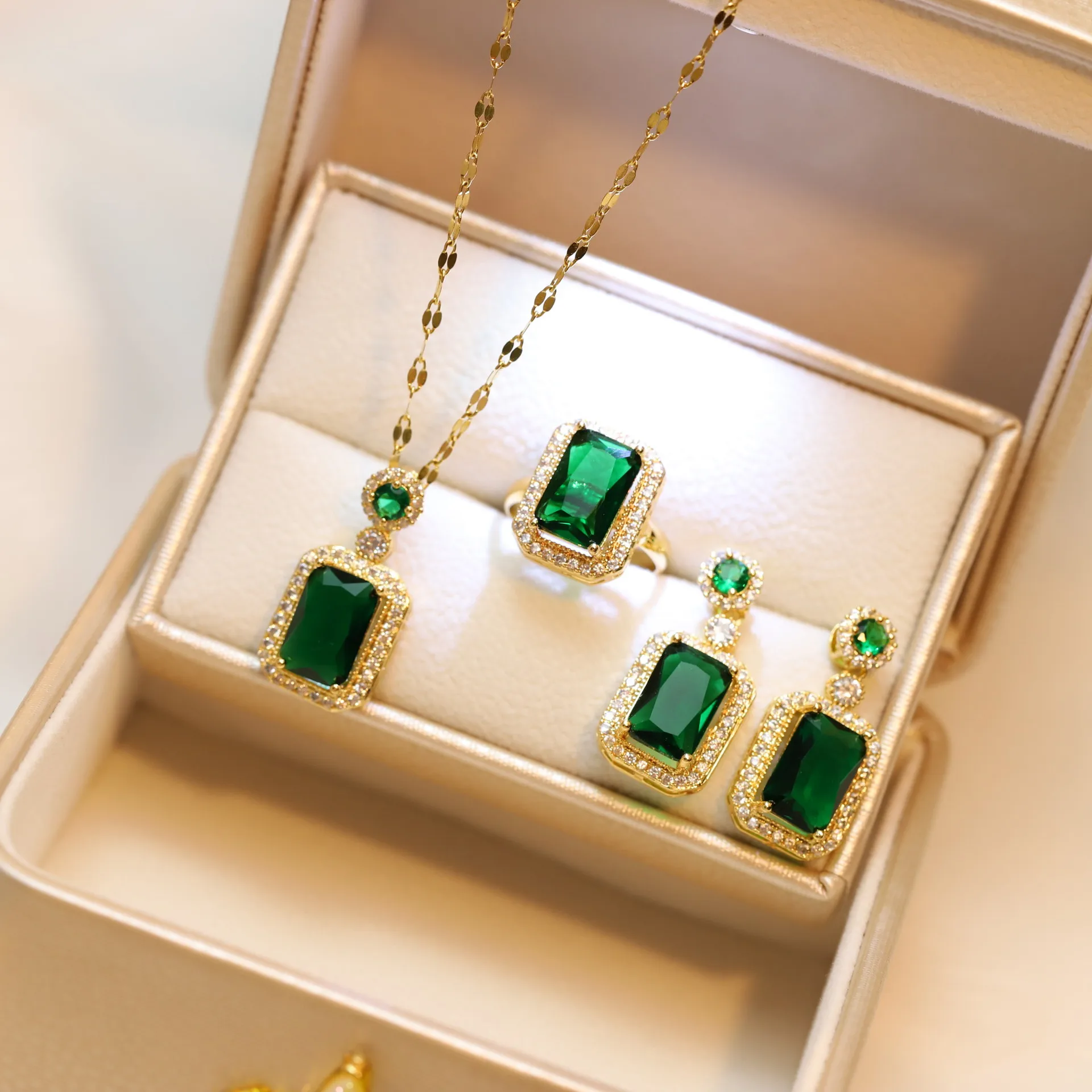 

3PCS/SET Fashion Stainless Steel Jewelry Set Women 18k Gold Emerald Zircon Pendant Necklace Rings And Earrings Set For Gift
