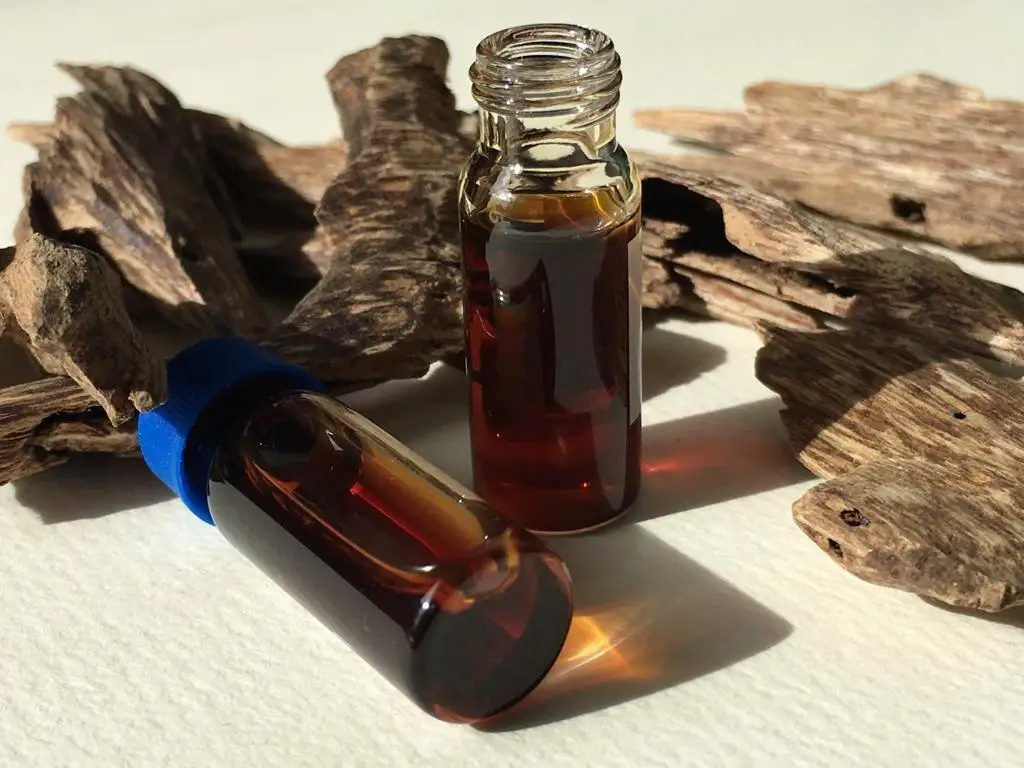 agar wood oil