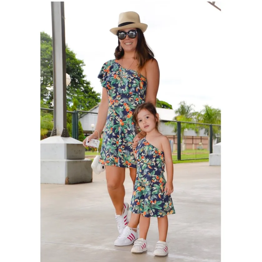 

fashion matchingoutfit dress mother and daughter floral print one shoulder ruffle collar dress