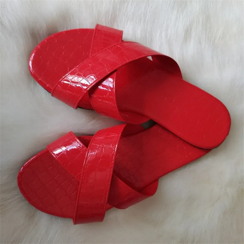 

Fashion ladies casual comfortable flat shoes 2021 factory customized large size candy color sandals for women, Picture