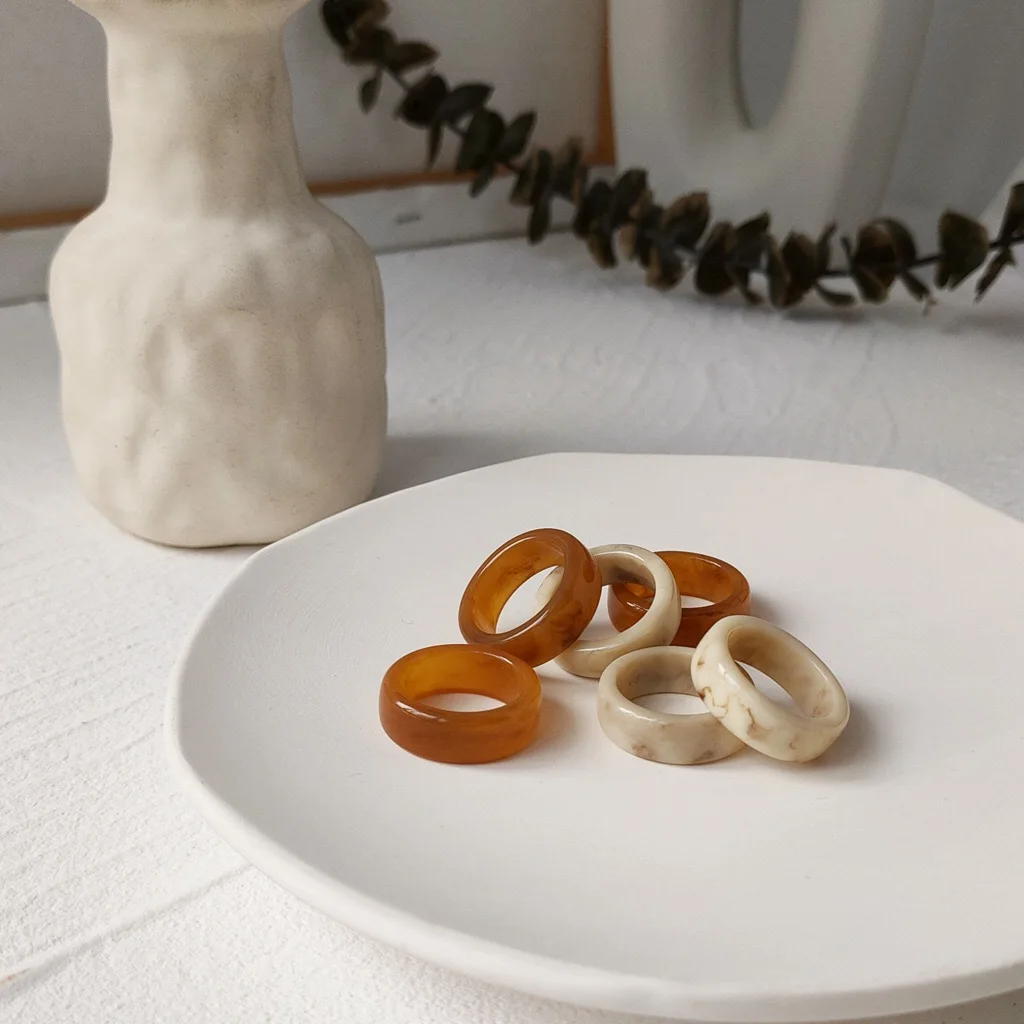 

Korean Acetic Acid Resin Gradient Color Magic Ring Coffee Milky White Finger Ring