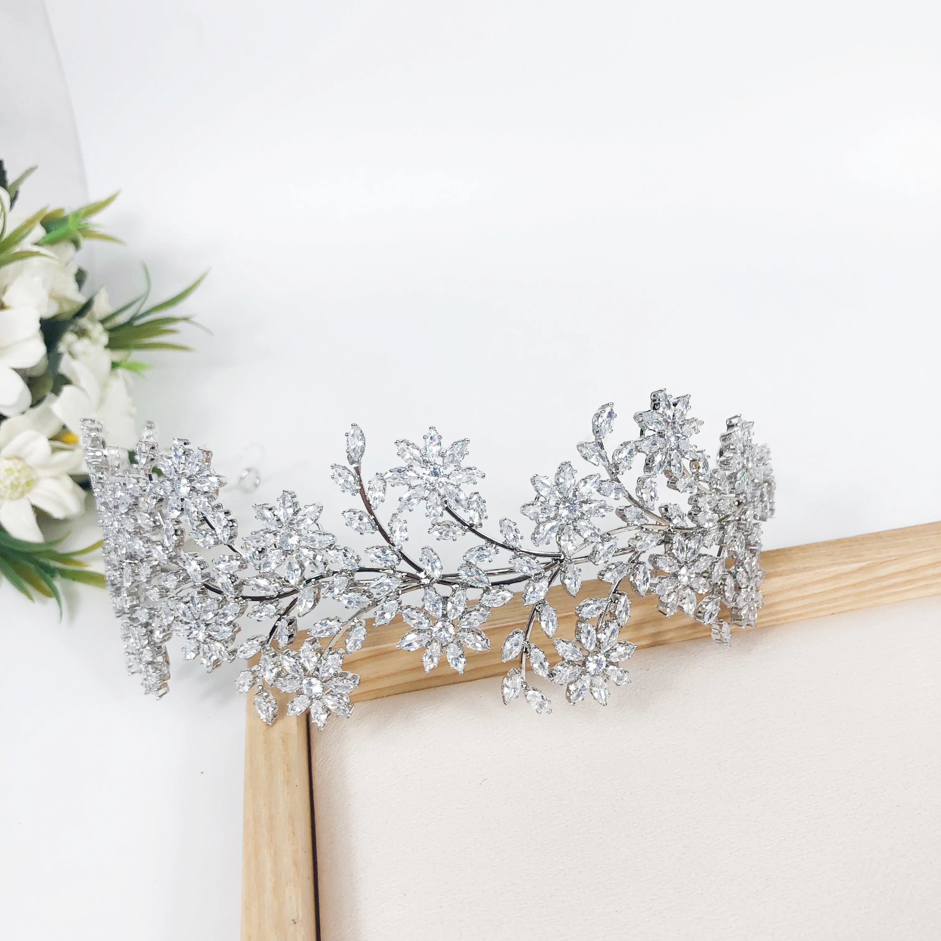 
Hot Sale Elegant flower wedding bridal cubic zirconia zircon hair vine headpiece crystal princess crown 
