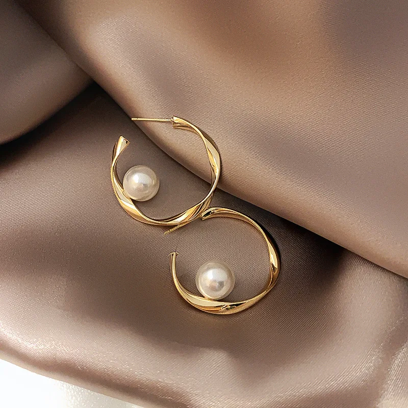 

2020 yiwu baoyu fashion pearl hoop trendy earrings