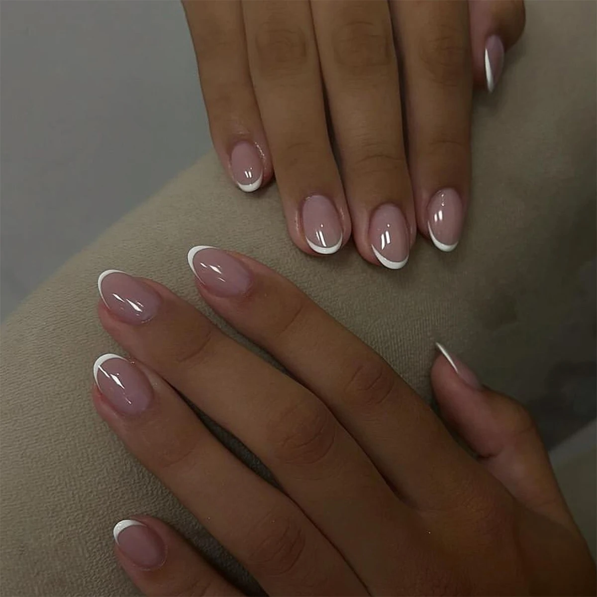 24 Pcs/set Soft Acrylic 3599 French Nail Tips with Classic White Tips Short Round French Press on Nails Artificial Fingernails