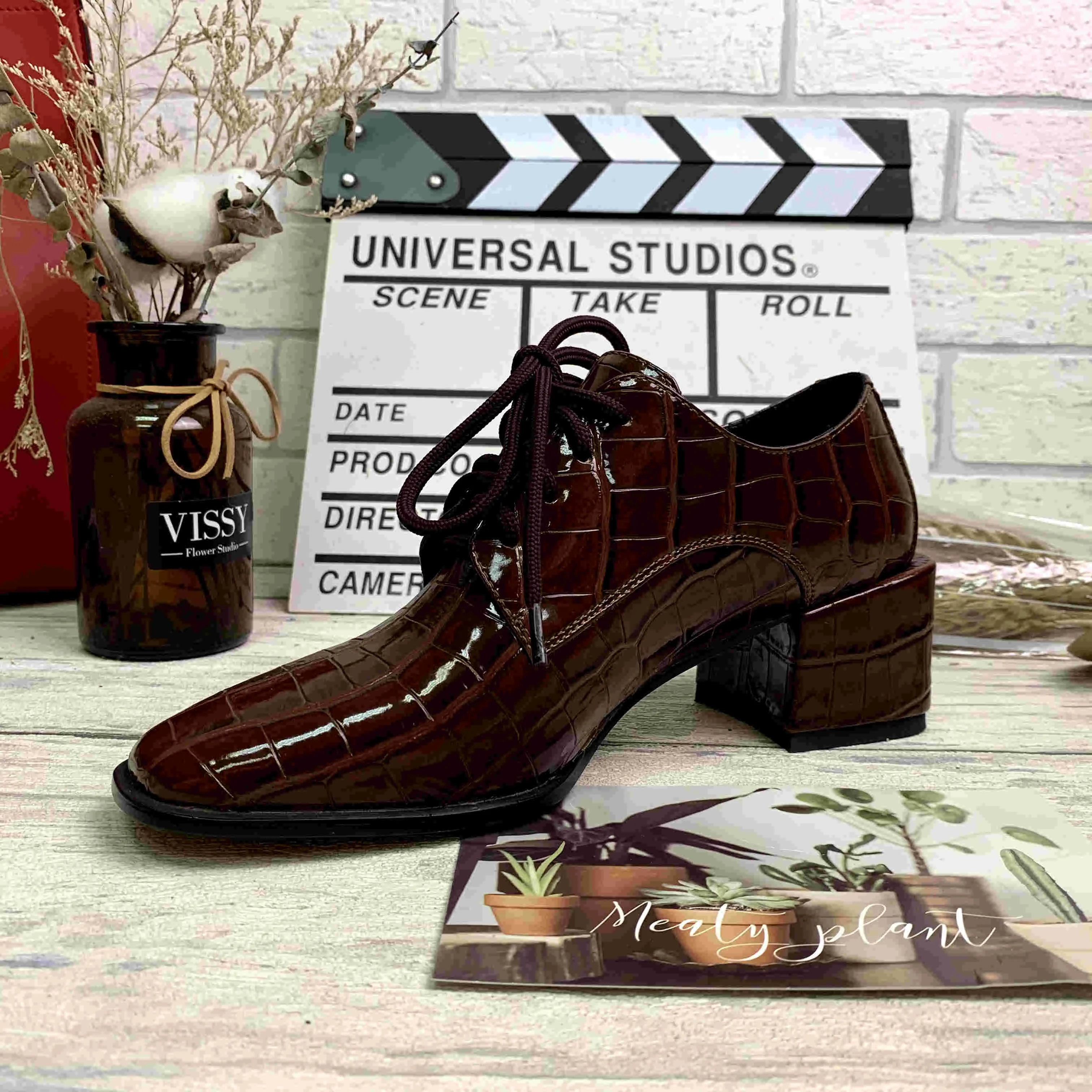 

2021 spring new round head stone pattern lace-up low-heel ladies leather shoes European and American large size wholesale, Brown