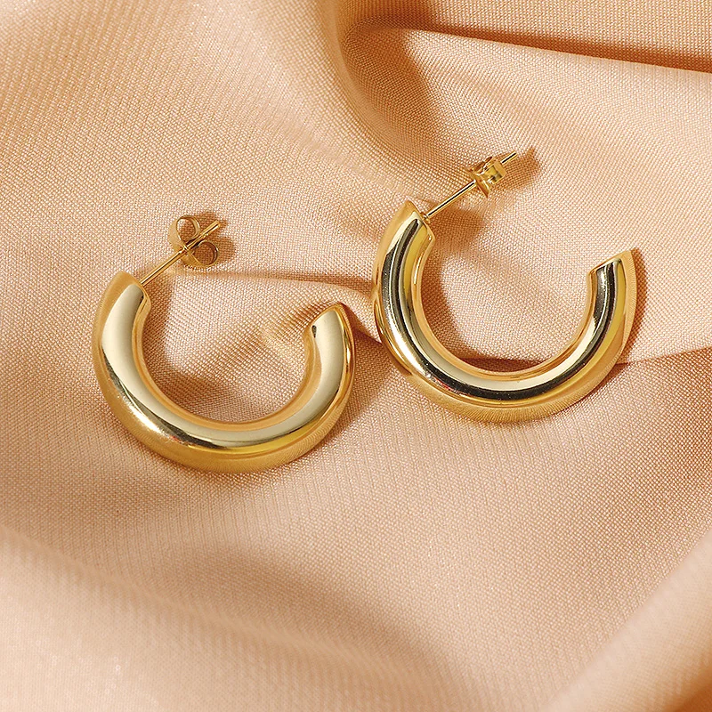 

Simple Design 20mm Gold Round Hoop Earring Stainless Steel Smooth C Hoop Earrings For Girl