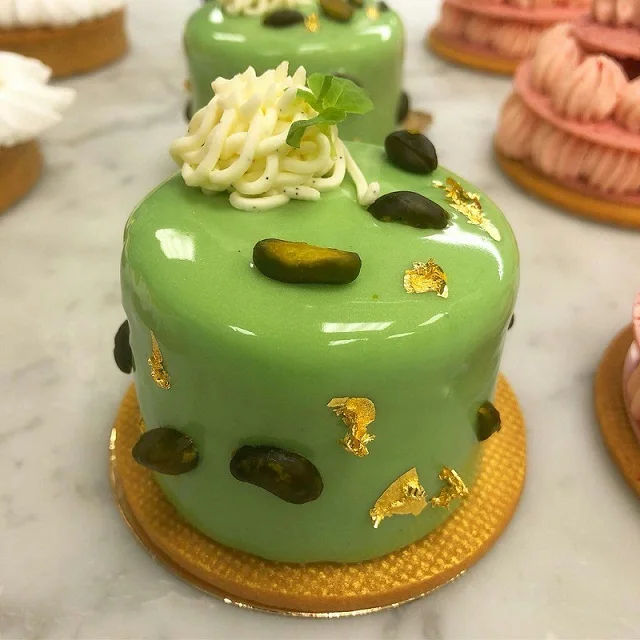 
Bake decoration edible gold food additives 4.33cm edible gold leaf 24k edible gold leaf for cakes decoration 