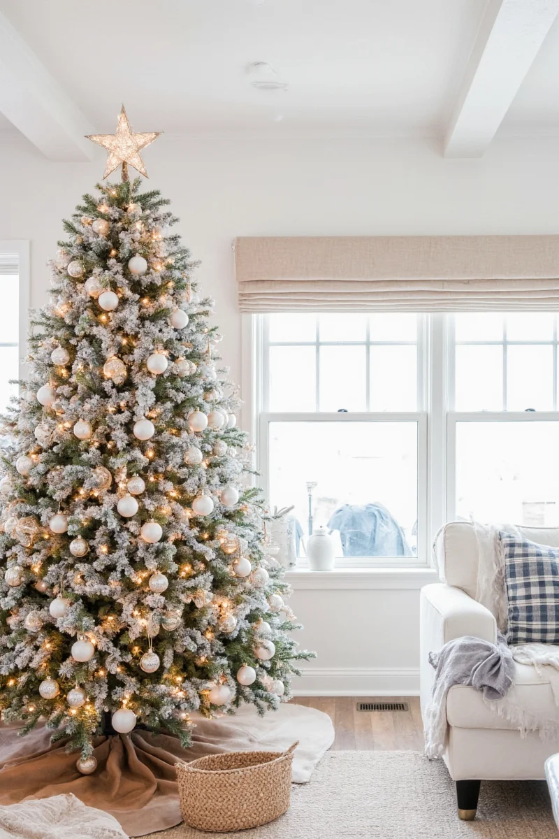 Festive coastal-themed dinner table setting