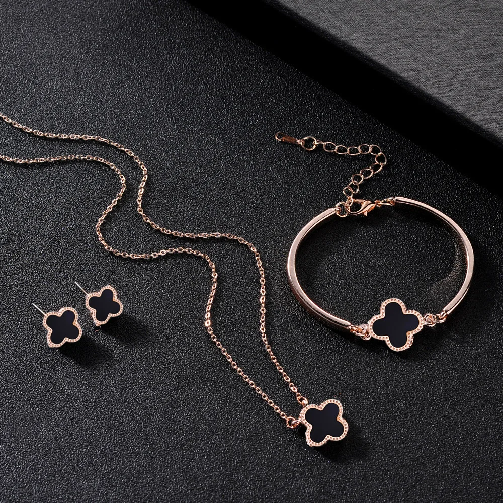 

2021 Fashion Four-leaf Clover Hot Bracelet Korean Ins Female Earring Necklace Three-piece Jewelry Set Womens Jewlery Wedding