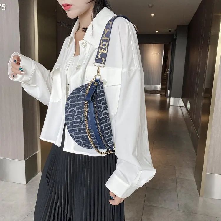 

Summer new trendy net red female bag chest bag female diagonal fashion personality Korean messenger small bag, Dark blue light blue black