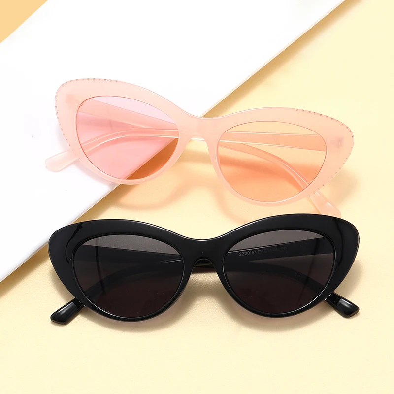 

Superhot Eyewear 30232 Wholesale 2021 Retro Plastic Women Cat Eye Sunglasses