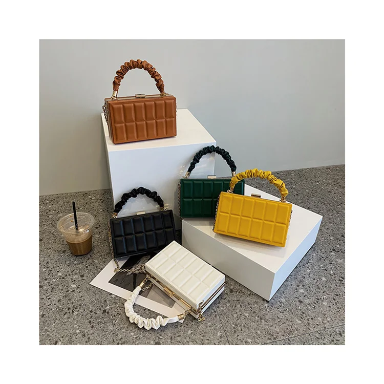 

Ladies Embosses Plaid Flap Hand Clutch Bag Chocolate Women Fall Winter Ruched Handle Shoulder Purse Chains Luxury Messenger Bags