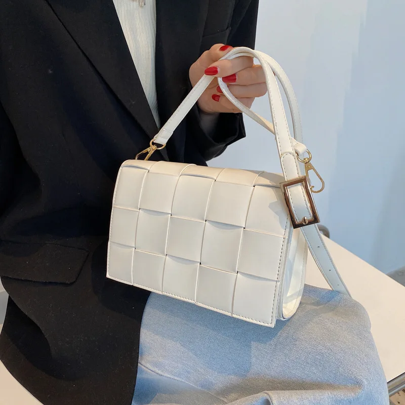 

2021 new fashion and popular woven one-shoulder messenger bag Korean version texture small square bag