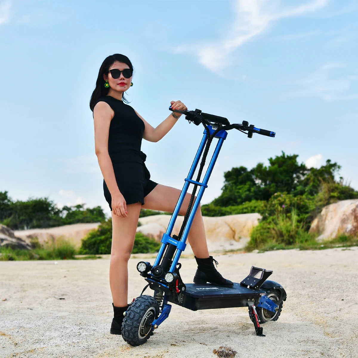 

Hot sale Maike kk10 pro 11 inch big tire 5600w double motor fast speed electric kick dualtron scooters