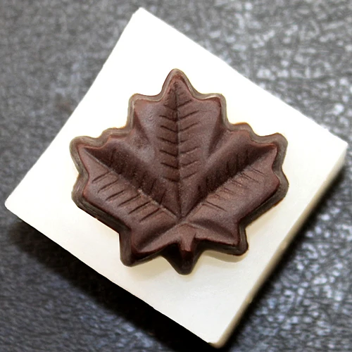 

handmade silicone chocolate molds christmas leaf C0093, Random