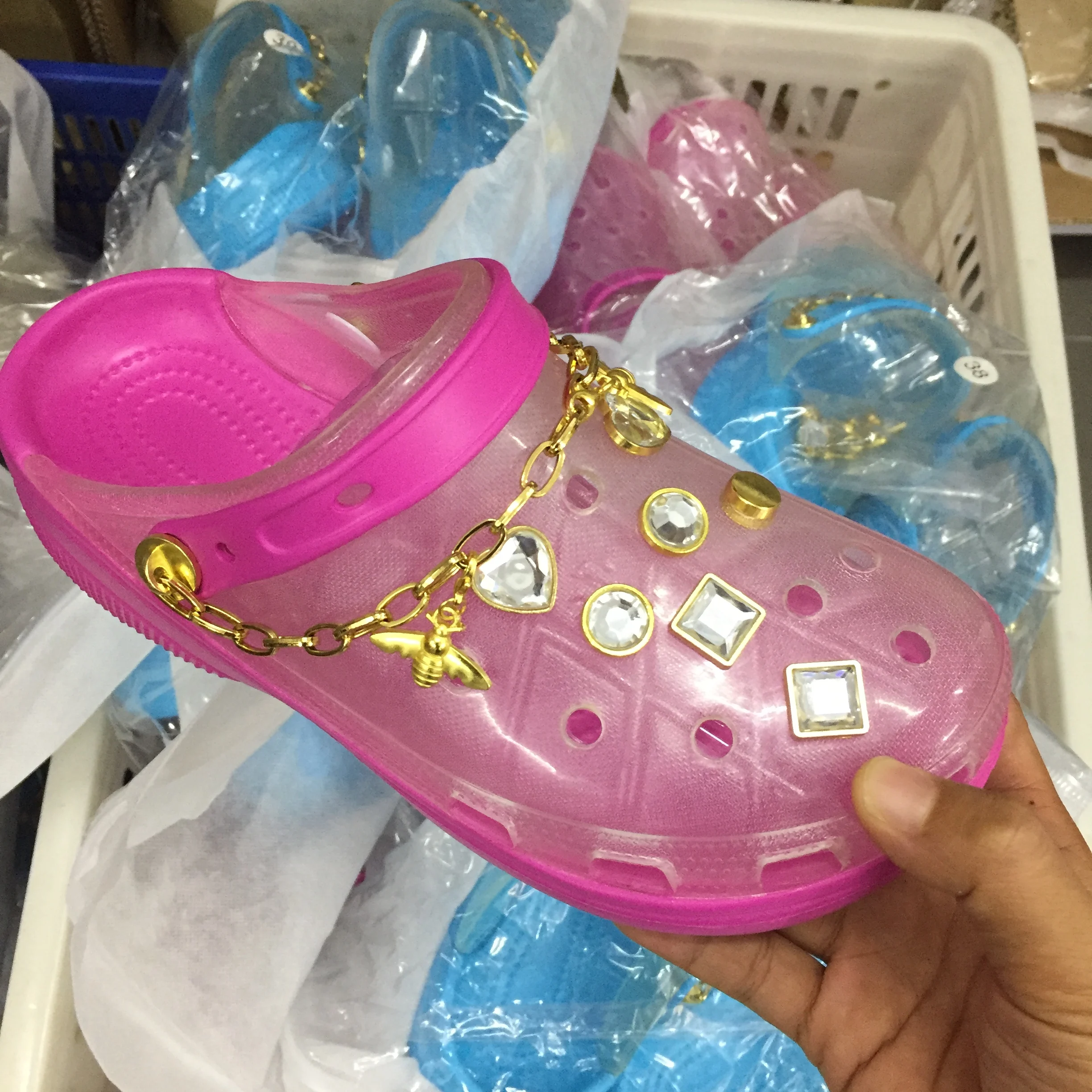 

2021 summer women's jelly transparent pink blue clear clogs slip on sandals diamond bling croc clog eva garden