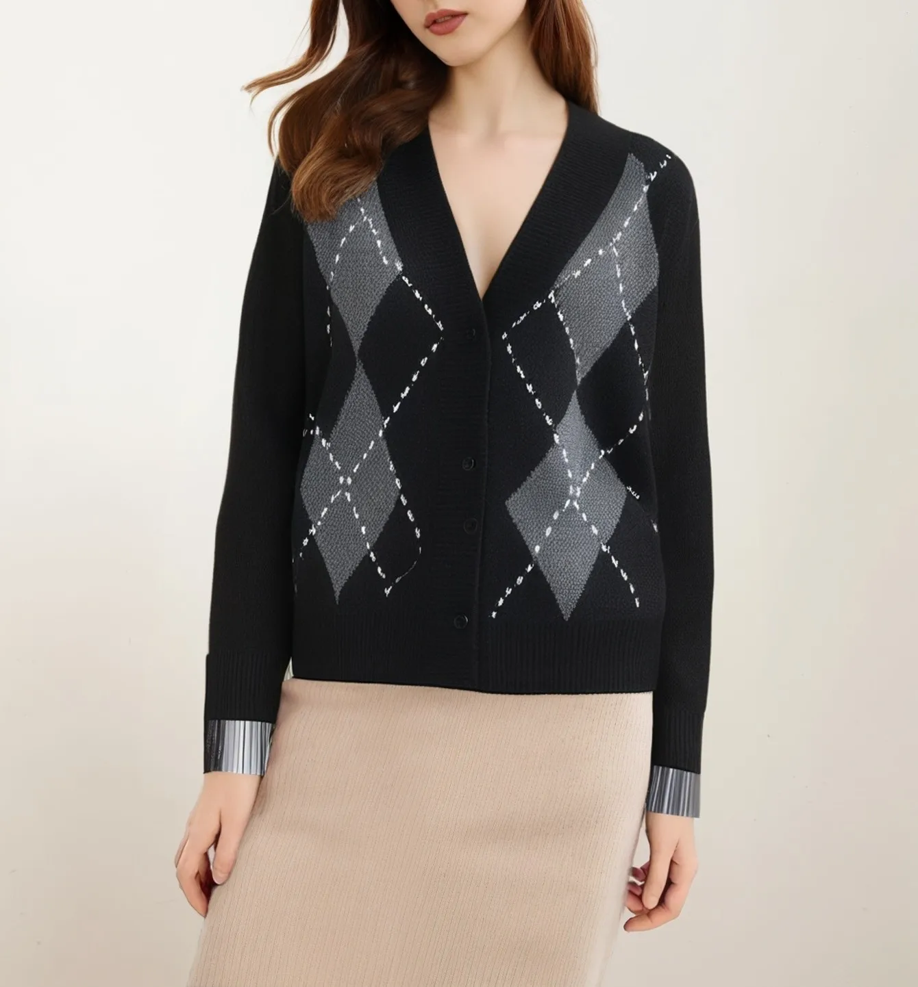 Skillfully Manufactured Diamond-Shape Loose Fit Casual Autumn Winter Style Knitted Sweater
