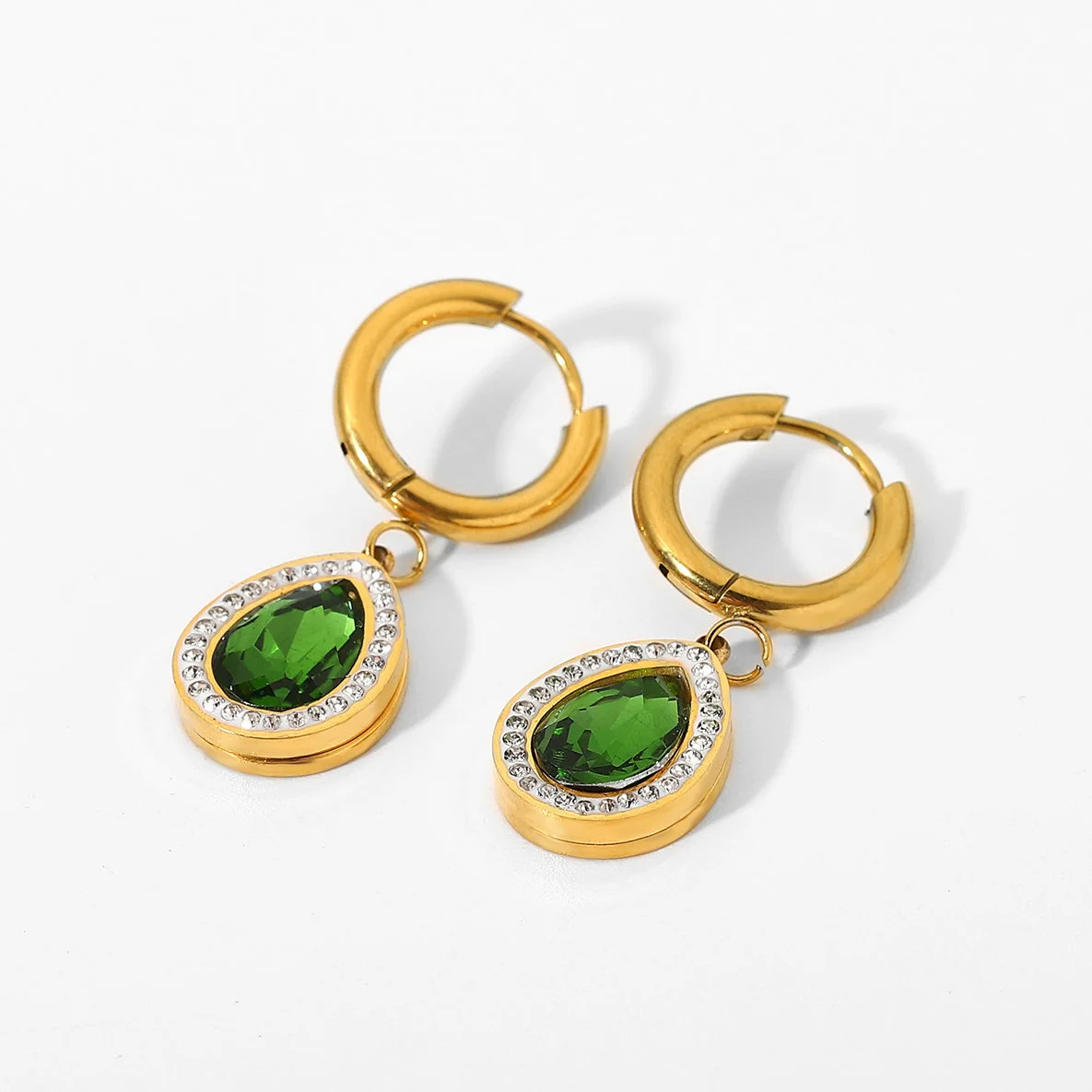 

Vershal A677 Retro 18k Gold Plated Stainless Steel Delicate Emerald Crystal Drop Earrings