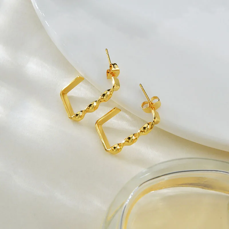 

Personalized European 18K Gold Plating Twisted Square Earrings Statement Square Shape Geometric Stud Earrings