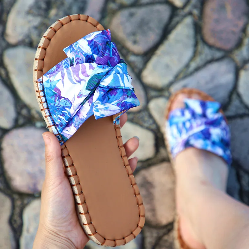 

Floral print bow knot decor women slides slippers round peep toe summer hawaiian sandals for female flat satin lady mules