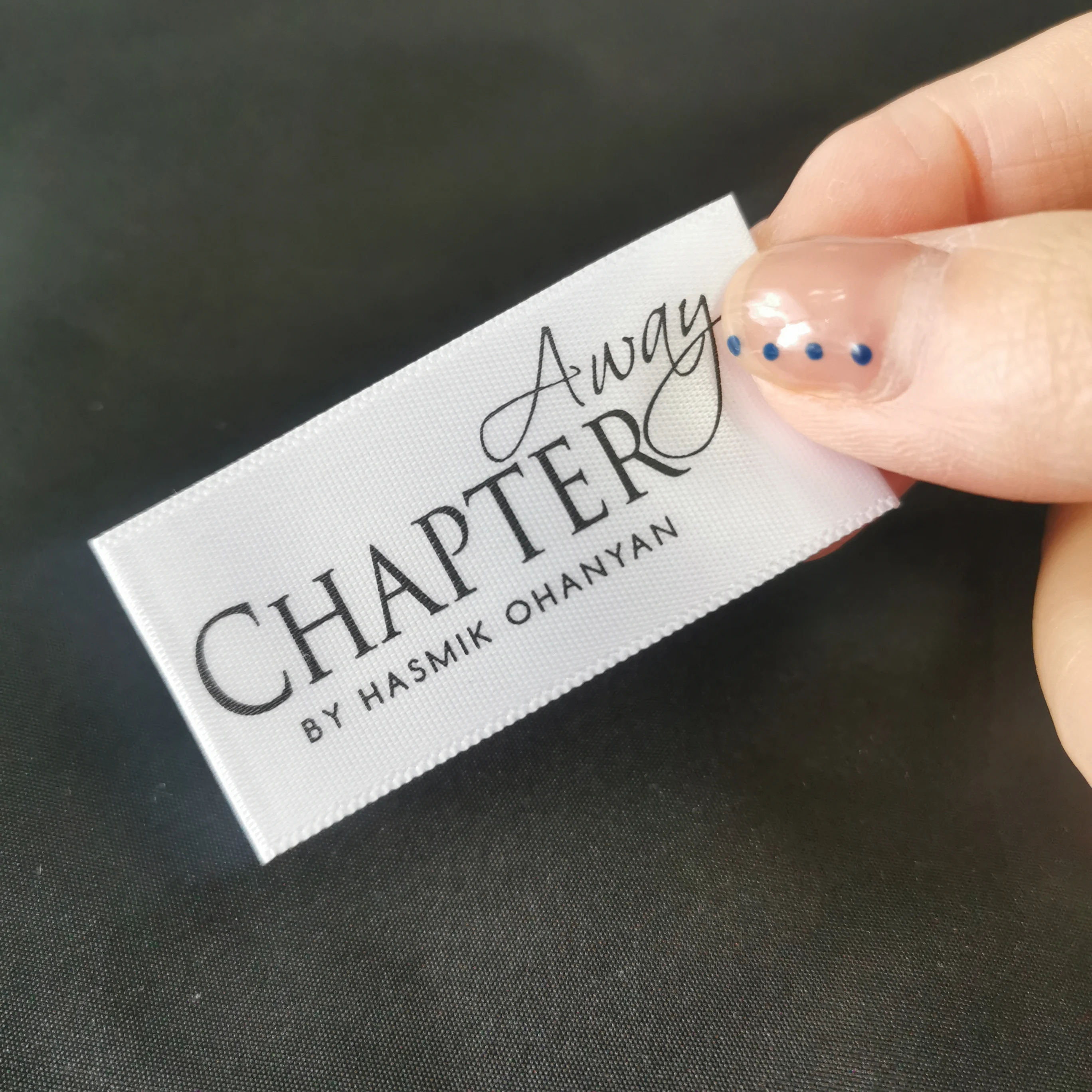 

Cutomized white demask tag satin main label end fold with garments brand logo, Customized