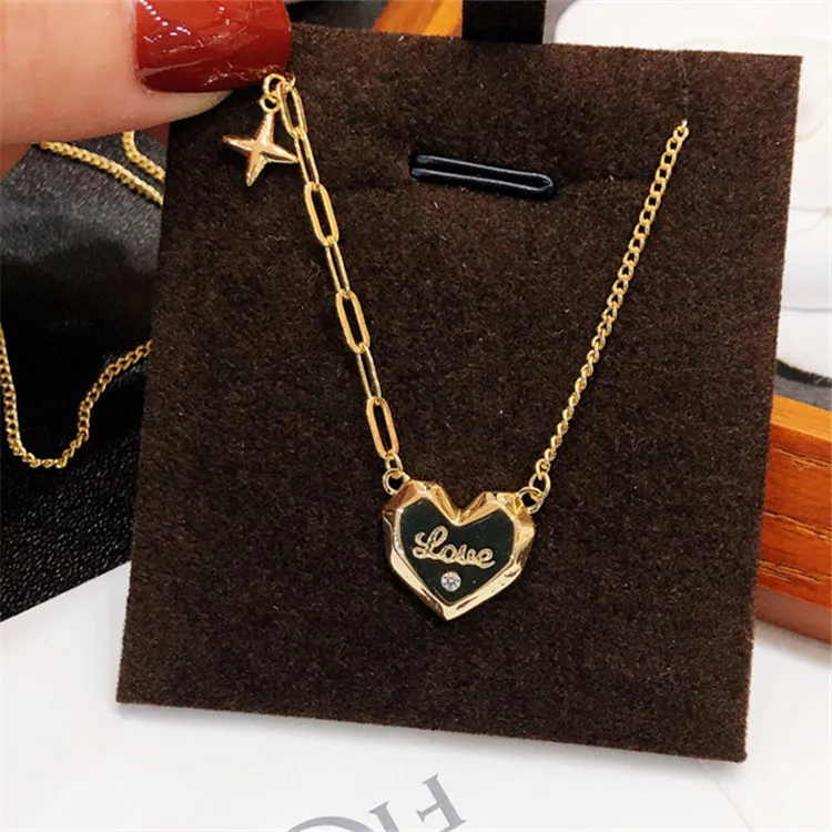 

Korean Style Ins Gold Plated Micro Paved Crystal Love Pendant Necklace Asymmetric Chain Rhinestone Heart Choker Necklace