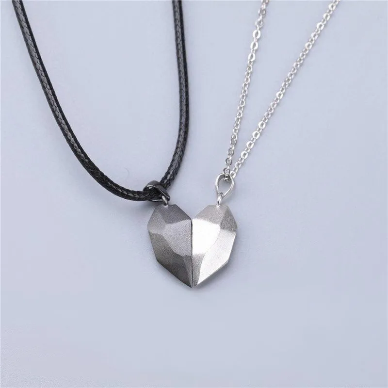 

2021 NEW Design Unique Pattern Black And White Color Lovers Heart Pendant Necklace For Couple, Titanium