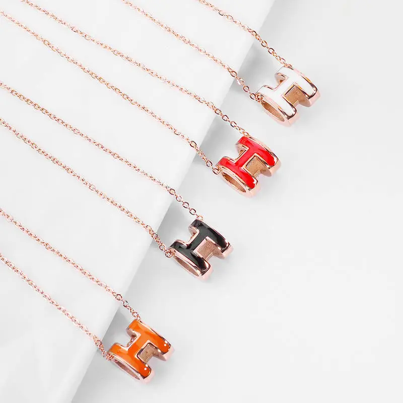 

Wholesale Newest Fashion H Letter Enamel Charm Necklace Hot Sale Rose Gold Stainless Steel Letter Pendant Necklace