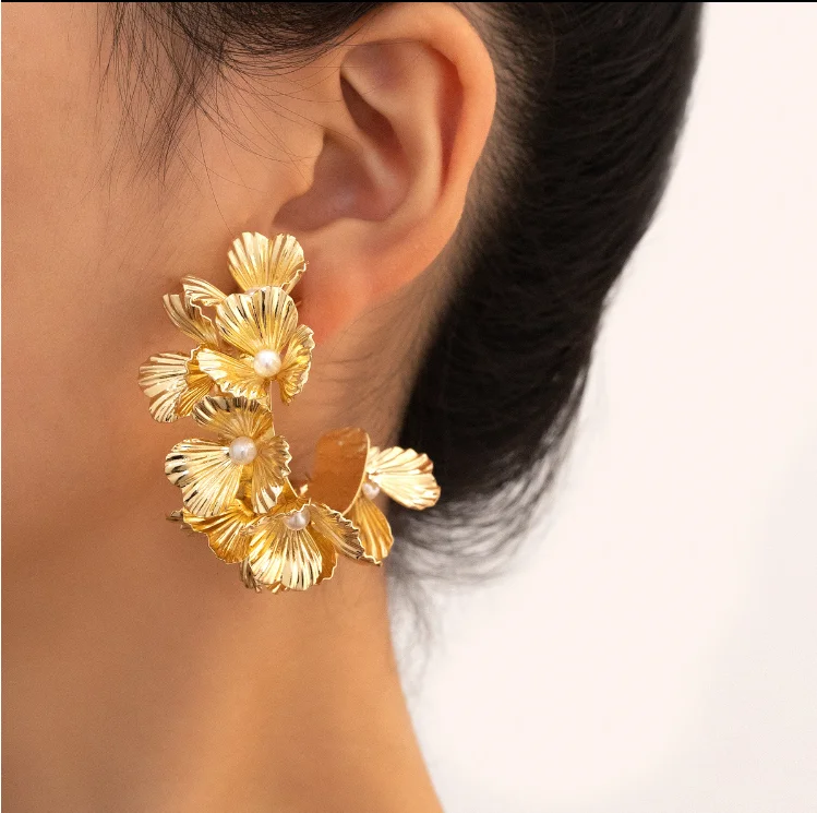 

Bohemian Gold Color pearl Flower C Shape Drop Earrings for Women Geometry red color Round Dangle Earrings Statement Jewelry