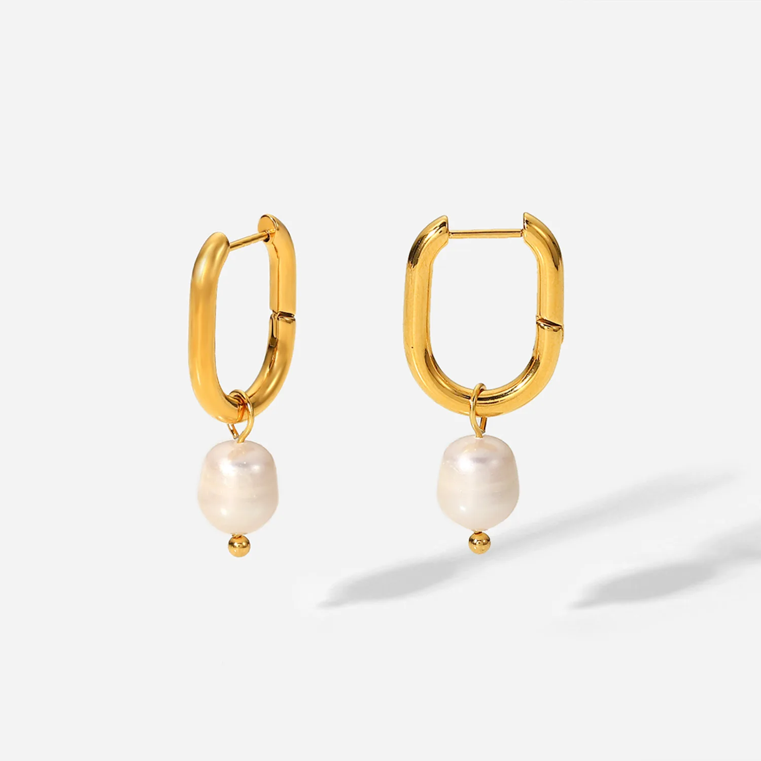 

European American Hotsale Gold Stainless Steel U Shape Hoop Earrings Ins Natural Freshwater Pearl Drop Earrings