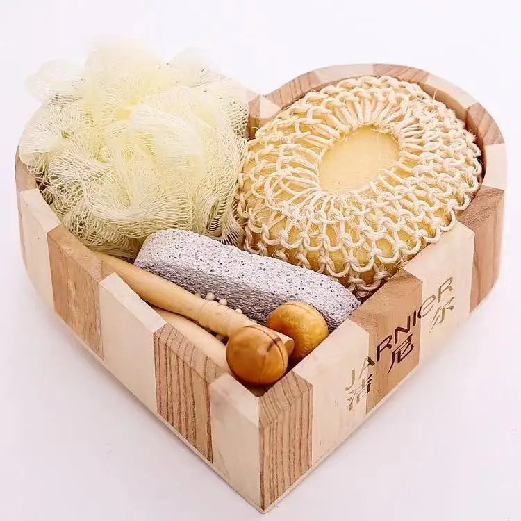 

2021 Nice design Wholesale Promotional 6 Pieces Heart Shape Wooden Spa Set Bath Body Accessories Gift Set brush sponge