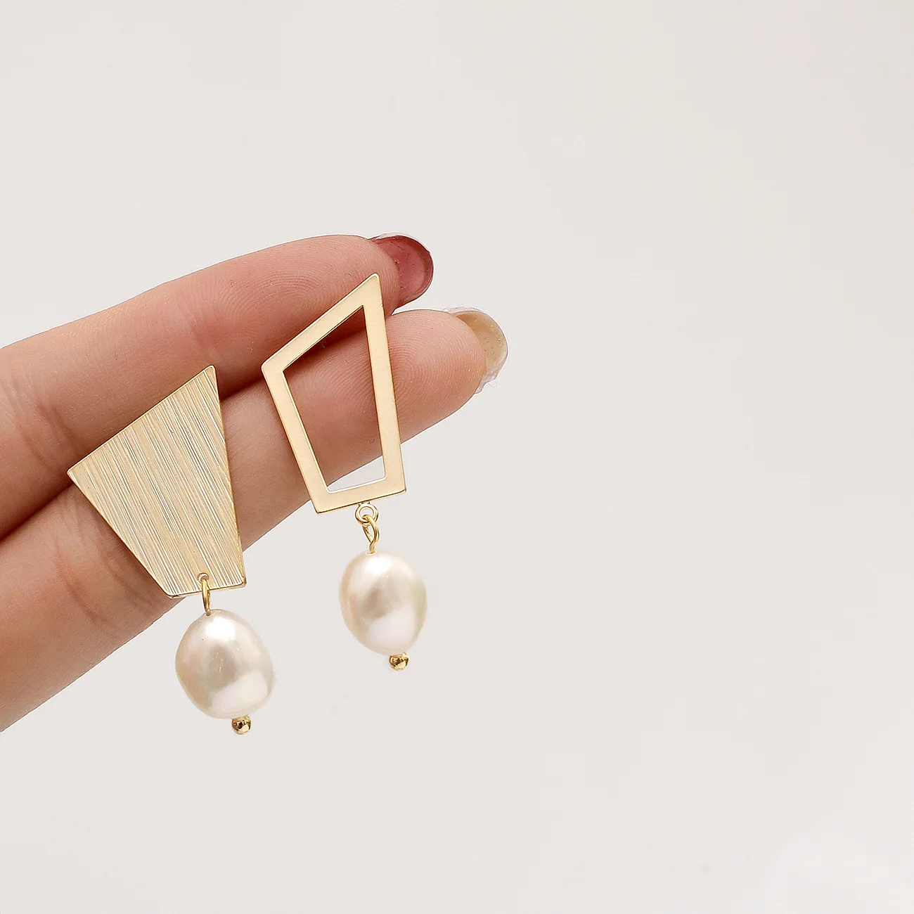 

Duoying OEM aretes vintage geometric stylish earrings jewelry copper elegant charm earrings women pearl gold plated earrings