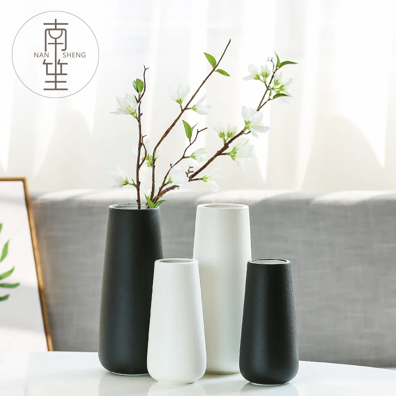 

Morden Creative Cylindrical Whape White Black Ceramic Flower Vase Home Decor