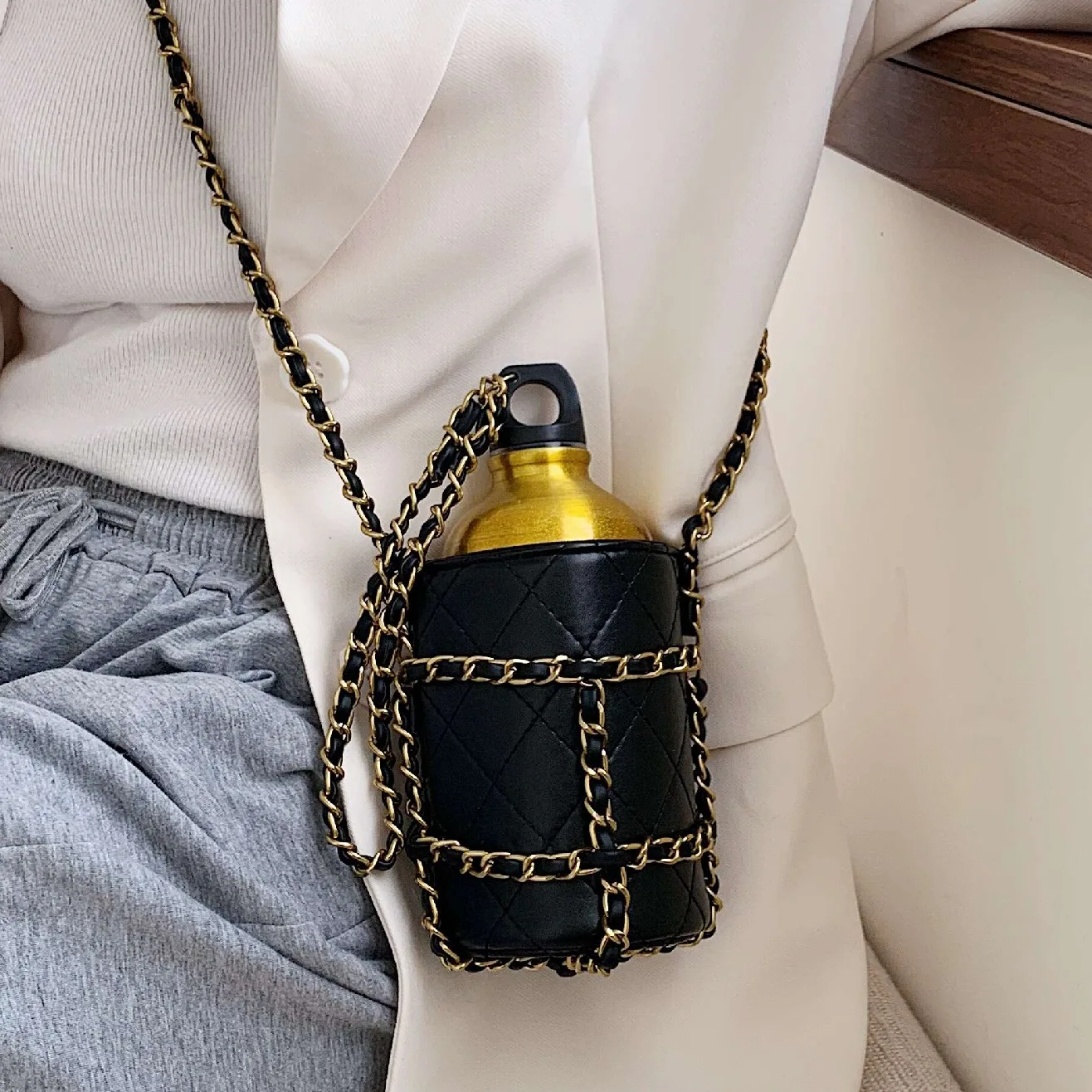 

Luxury Women Water Bottle Totes Ins Hot Style Ladies Chain Shoulder Bag Bike Mini Bag Purse Fashion Crossbody Bag Strap Clutch