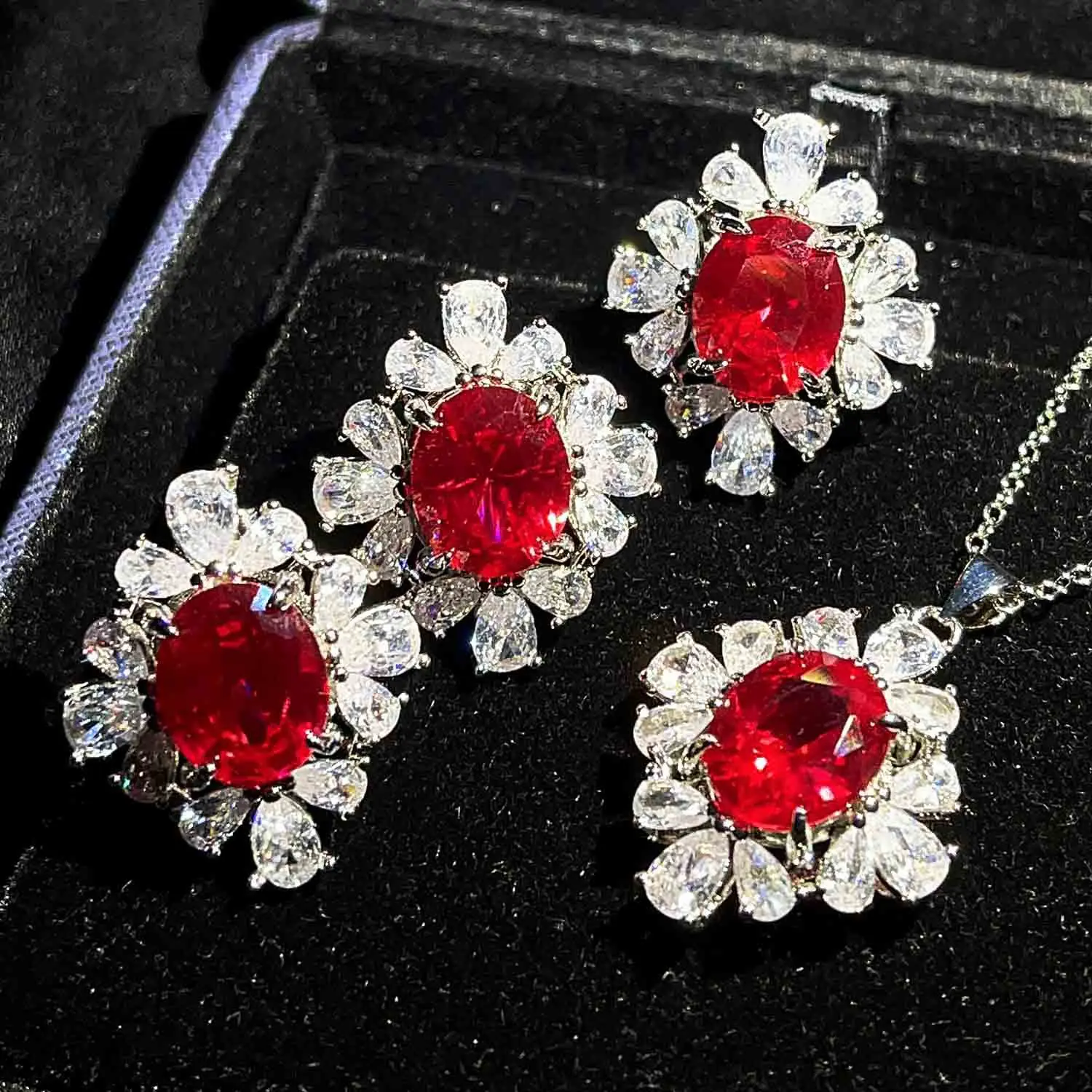 

Premium Red Crystal Bridal Jewelry Set Full Diamond Rhinestone Flower Necklace Earrings Ring Set, Like picture