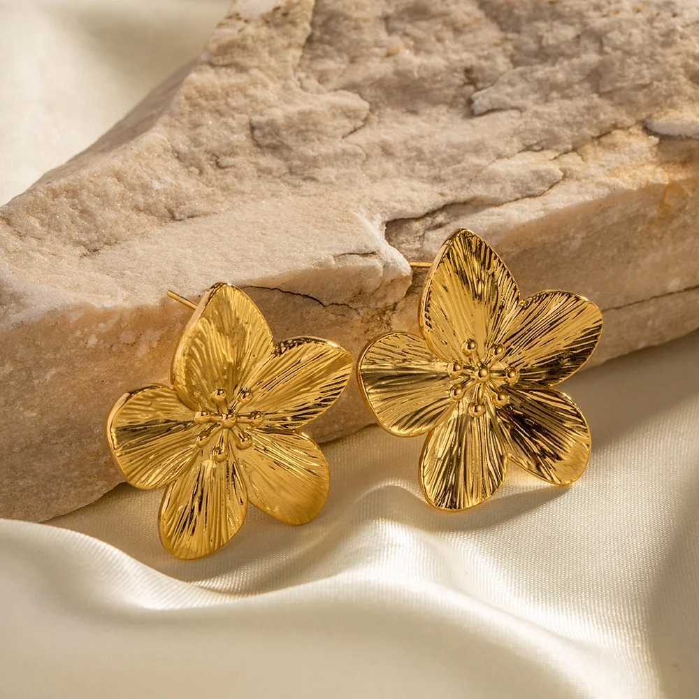 

New Fashion Retro Flower Earrings Women Stainless Steel Gold Plated Stud Earrings