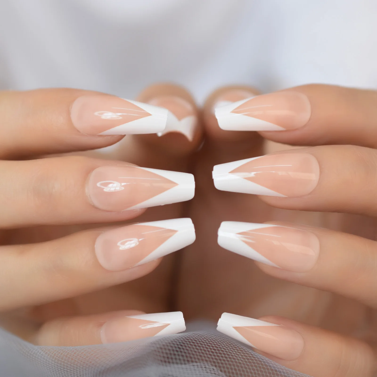 

V Shape Nude Color Decoration Acrylic Fake Nails For Party -long French Coffin False Nail