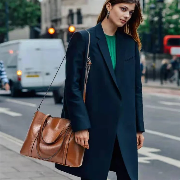 

2021 New Europe And The United States Fashion Oil Wax Leather Handbag Shoulder Crossbody