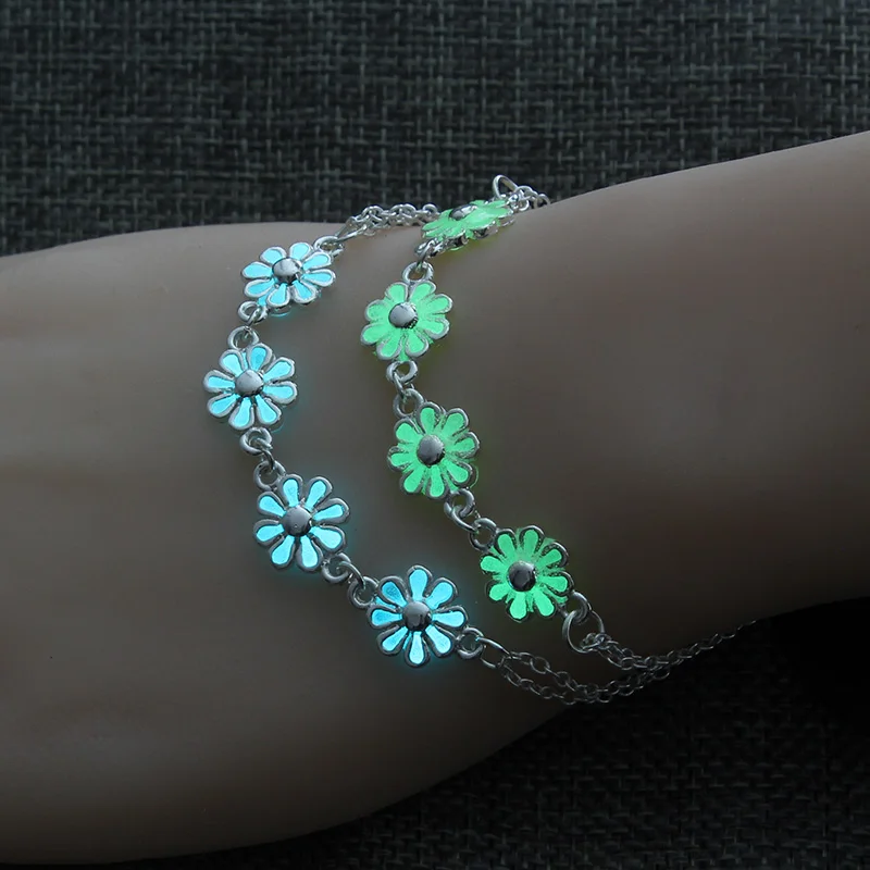 

NB190 Custom Glow In The Dark Accessories Chain Bracelets Luminous Chic Daisy Flower Charm Bracelet For Women Jewelry