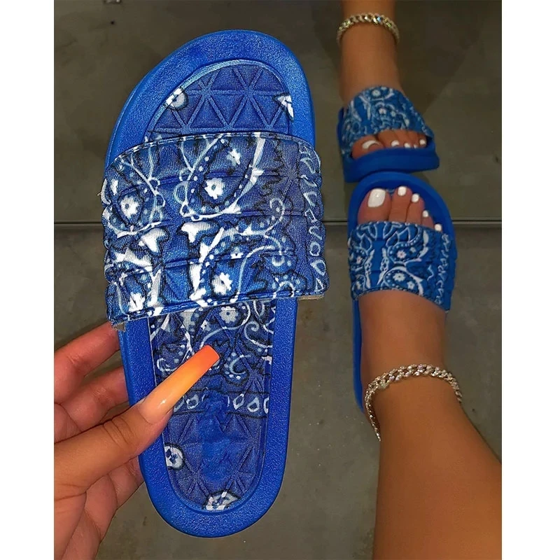 

2020 momen hot sale slippers New Style pattern satin shoe bandana print slides slippers, Picture color