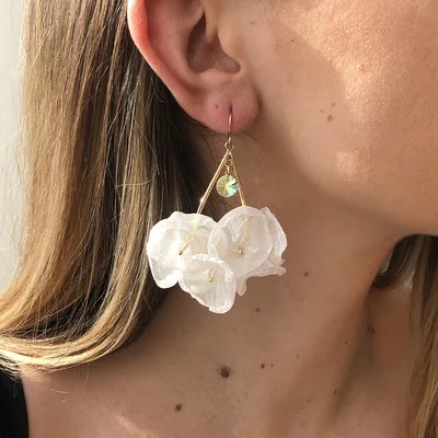

Creative Elegant Jewelry Crystal Chiffon Petal Drop Earrings Rhinestone Fabric Flowers Dangle Earrings For Women Wedding