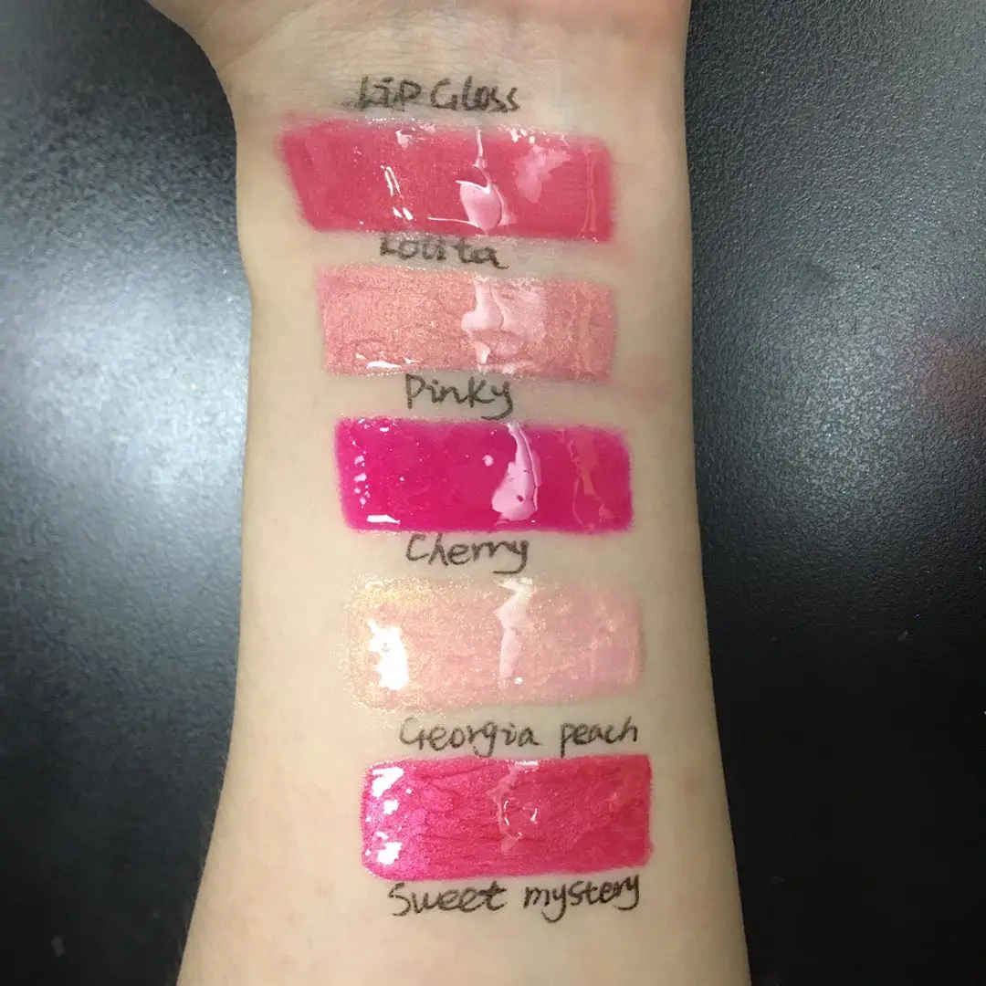 
50pcs moq inventory glitter full plumer lip gloss your logo and box lip gloss 