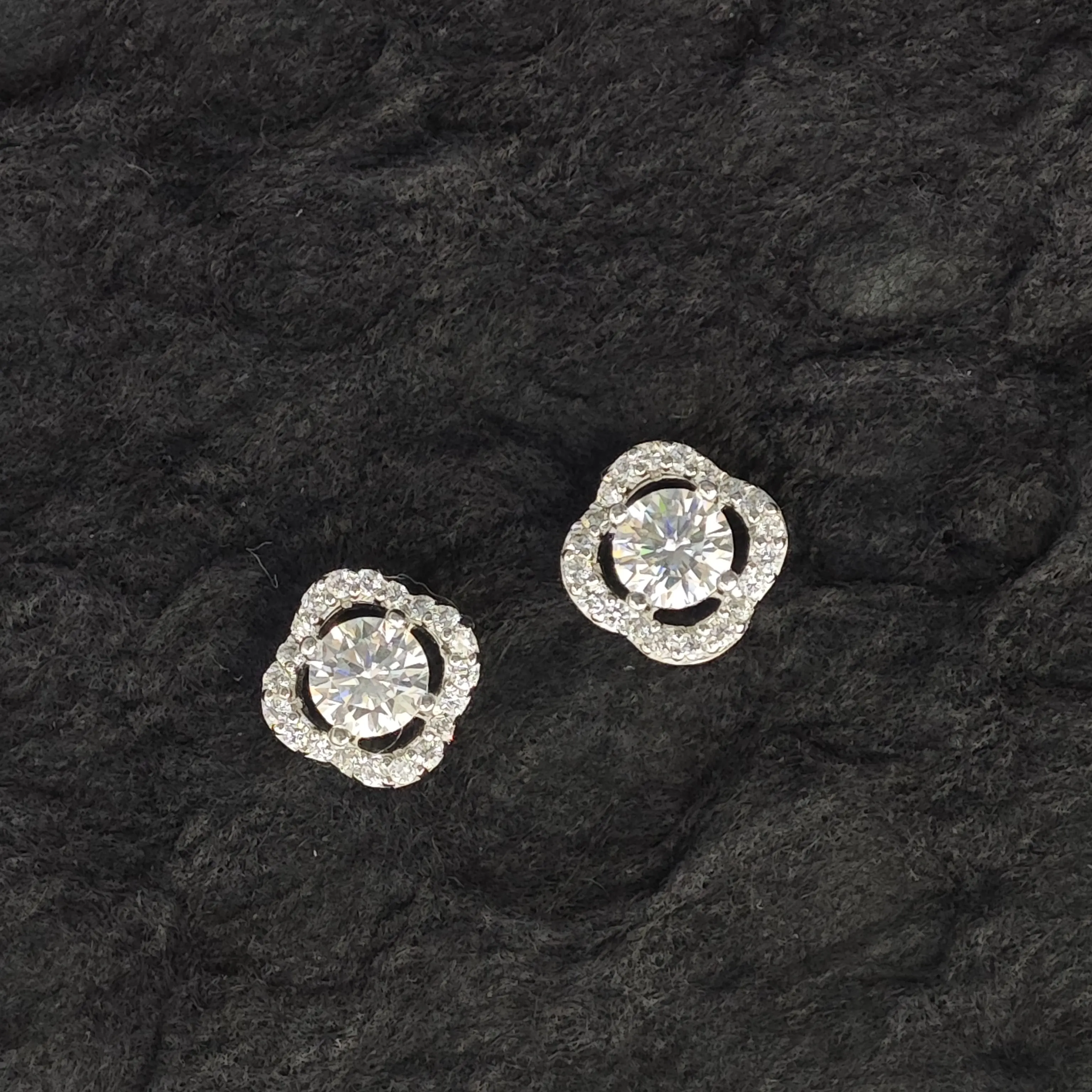 Ilona Elegant 925 Silver Earrings Four Leaf Desi Jewelry with Elegant Temperament Moissanite Stud Earring