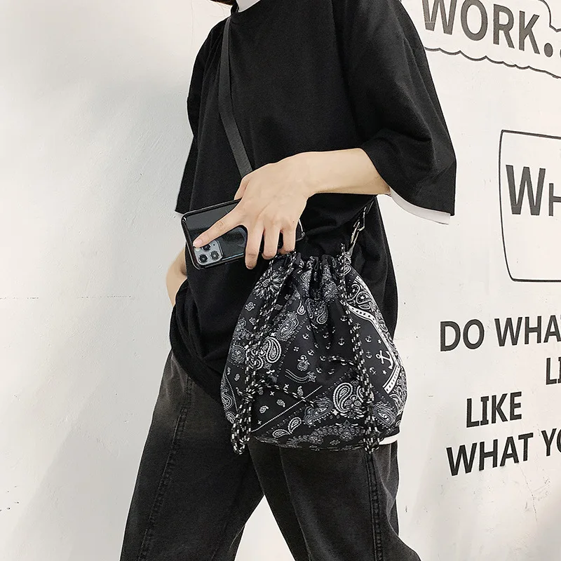 

Wholesale Retro cashew flower cloth handbag women adjustable messenger bag ethnic style one-shoulder bandana bucket bag women, Picture
