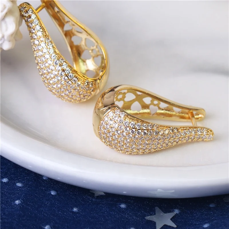 

2021 fashion hoop earrings cubic zirconia elegant style 18k gold plated huggie earrings for women