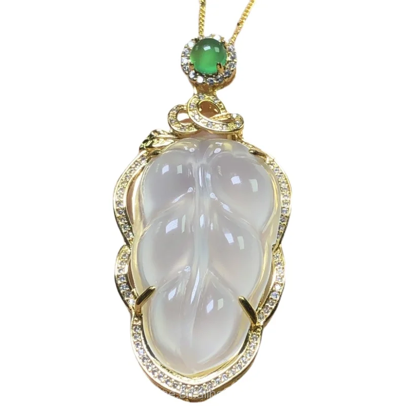 

Certified Ice Chalcedony Emerald Leaf Jade Leaf Jade Pendant Pendant 3D Hard Gold Inlaid Pendant