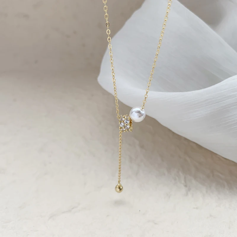 

Vershal B-77 Elegant 18k Gold Plated Minimalist Zircon Pearl Pendant Necklace For Women